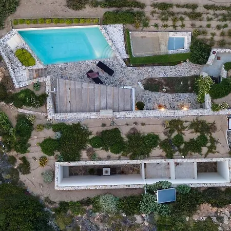 Almiriki, Stelida Naxos. Villa *
