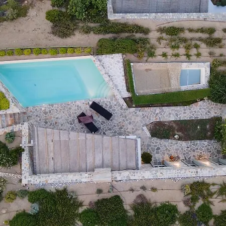 Almiriki, Stelida Naxos. Villa